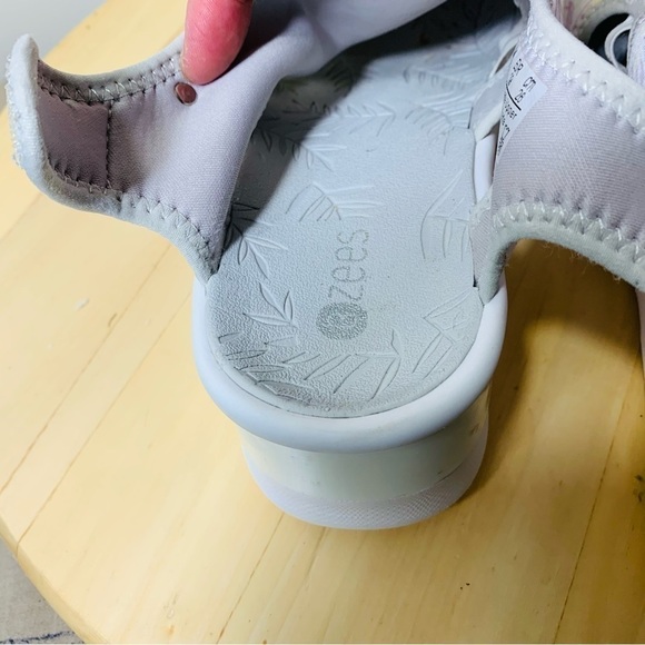 Bzees Spirit White Lilas Wedge Platform Sandals Comfort Floral Neoprene Shoes 9 - Picture 10 of 15